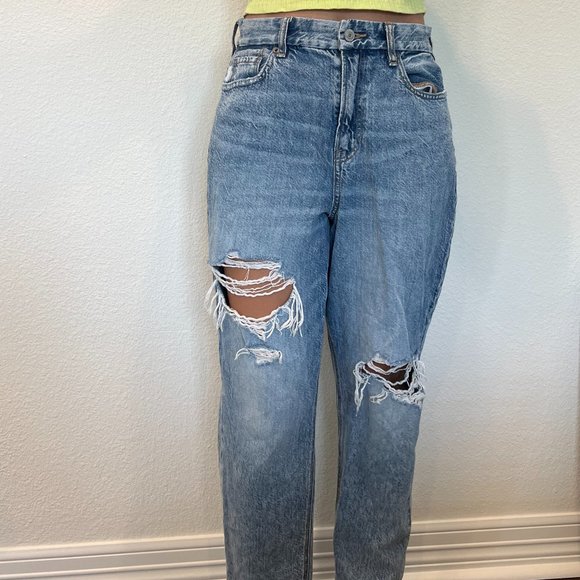 American Eagle light wash baggy ripped jeans, size 4 short - Picture 1 of 11
